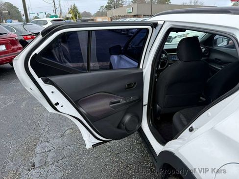 Used 2019 Nissan Kicks S image 10