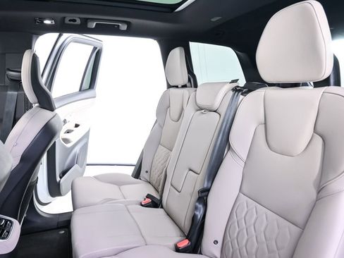 Certified 2025 Volvo XC90 B6 Plus image 23