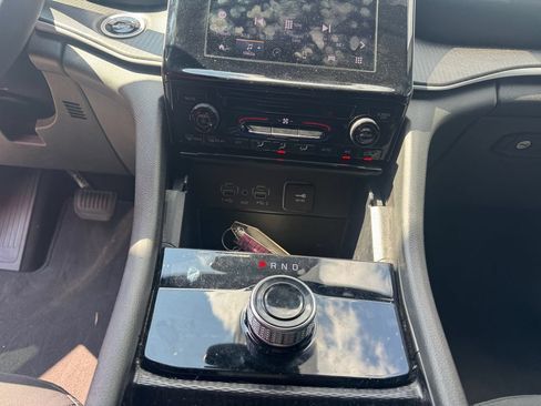 Used 2024 Jeep Grand Cherokee L Laredo AWD/4WD image 11