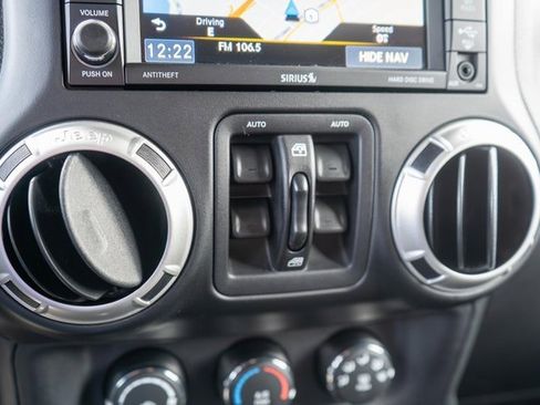 Used 2017 Jeep Wrangler Unlimited Rubicon w/ Connectivity Group image 26