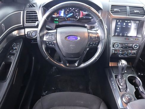 Used 2018 Ford Explorer XLT w/ Equipment Group 201A AWD/4WD image 33