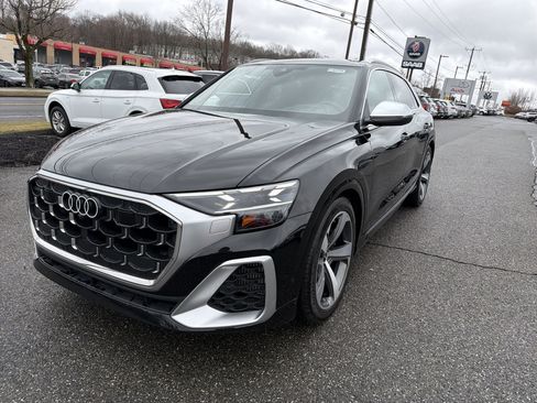 Used 2024 Audi SQ8 Prestige w/ Prestige Package image 3