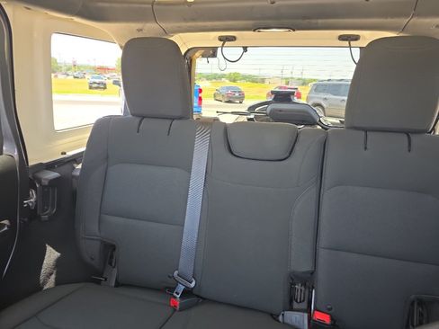 Used 2018 Jeep Wrangler Unlimited Sport S AWD/4WD image 7
