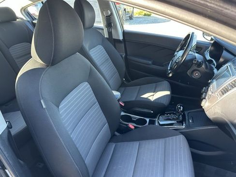 Used 2017 Kia Forte S image 12