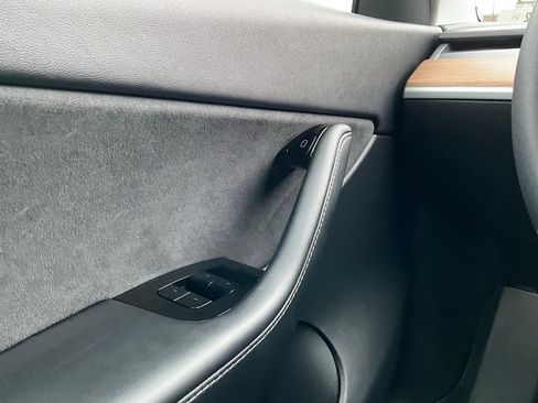 Used 2021 Tesla Model Y Long Range image 23