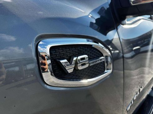 Used 2017 Nissan Titan SL image 15