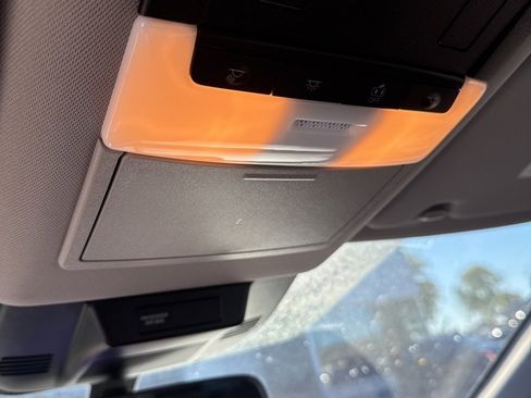 Used 2023 Nissan Rogue SV image 3