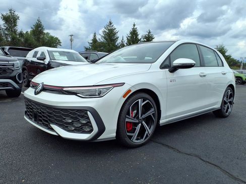 New 2025 Volkswagen GTI SE image 2