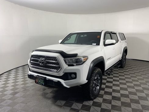 Used 2016 Toyota Tacoma TRD Off-Road image 5