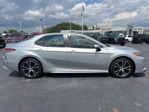 Used 2018 Toyota Camry SE FWD image 9