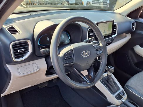 Certified 2023 Hyundai Venue Limited image 9