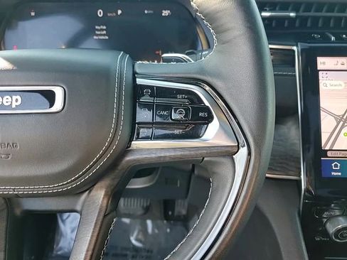 Used 2022 Jeep Grand Cherokee Overland w/ Adv Protech Group III image 21