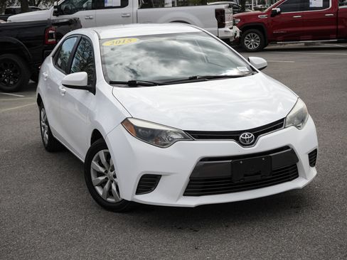 Used 2015 Toyota Corolla LE image 2