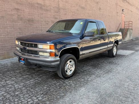 Used 1998 Chevrolet Silverado 1500 Fleetside w/ Preferred Equipment Group 3 image 1