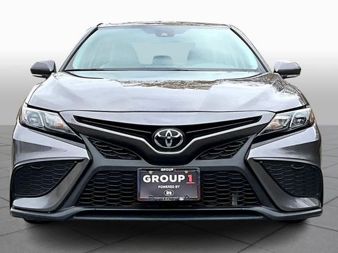Used 2023 Toyota Camry SE image 3
