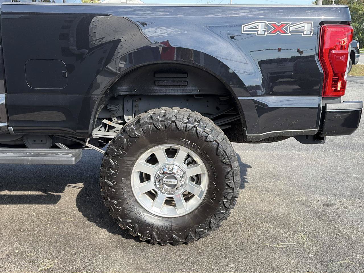 Used 2019 Ford F250 Lariat w/ Lariat Ultimate Package AWD/4WD image 16