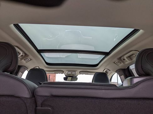 Used 2025 Volvo V60 B5 Cross Country Plus image 13