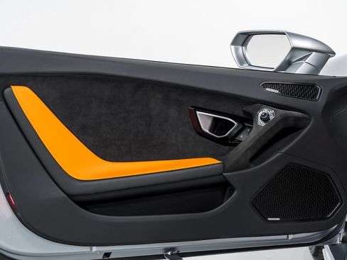 Used 2023 Lamborghini Huracan Tecnica RWD image 9
