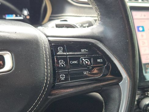Used 2022 Jeep Grand Cherokee Overland AWD/4WD image 21