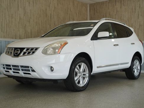 Used 2013 Nissan Rogue SV w/ Premium Pkg FWD image 4
