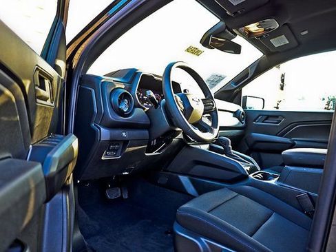 Used 2025 Chevrolet Colorado W/T w/ Advanced Trailering Package image 17