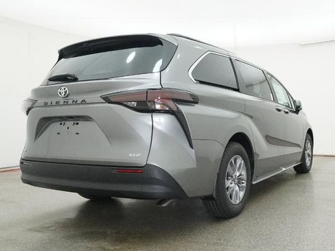 New 2026 Toyota Sienna XLE FWD image 6