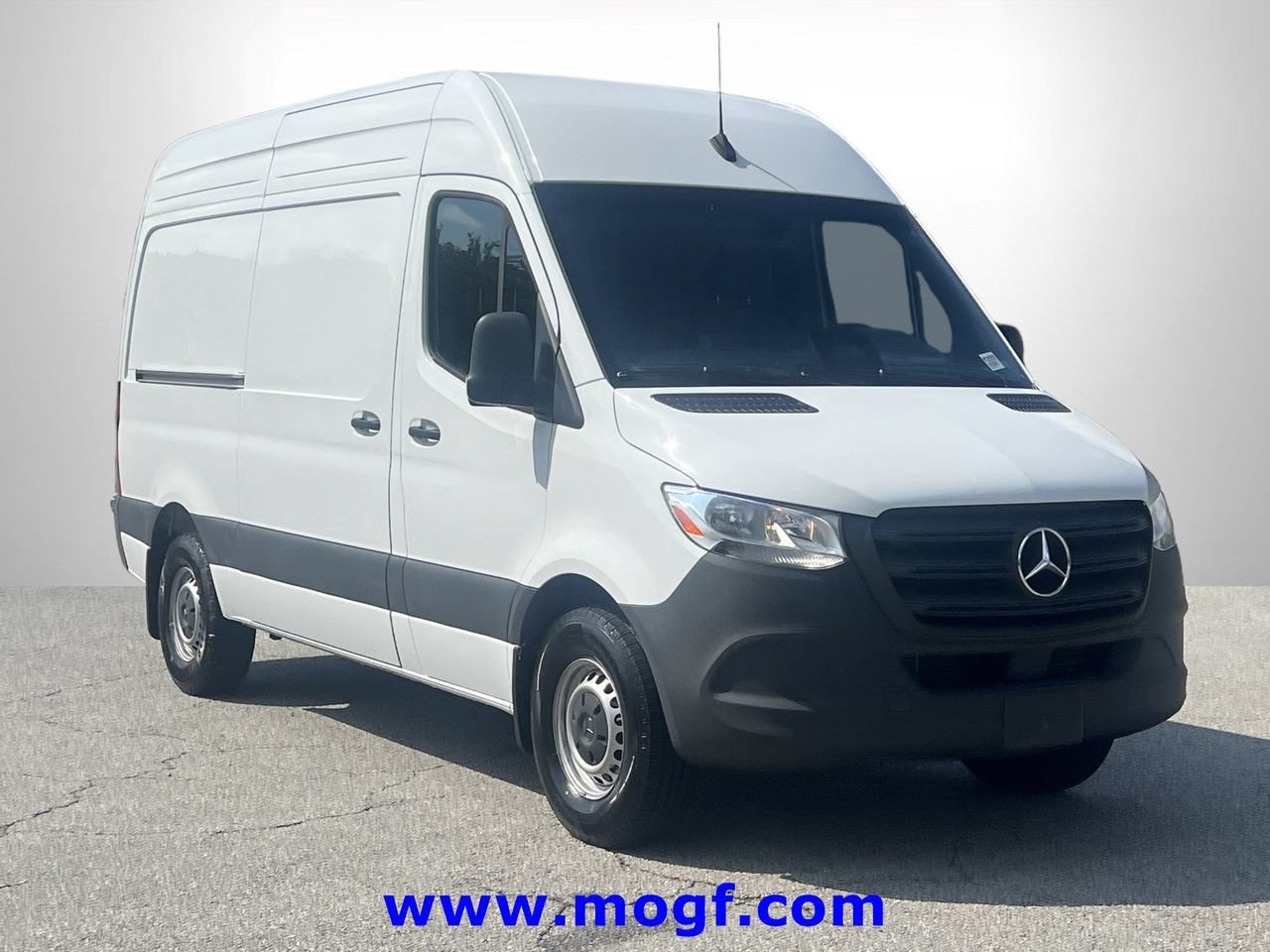 Used 2025 Mercedes-Benz Sprinter 2500 image 4