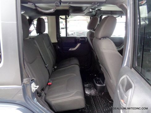 Used 2017 Jeep Wrangler Unlimited Sahara w/ Connectivity Group image 15