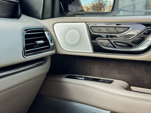 Used 2018 Lincoln Navigator Reserve w/ Technology Package image 36