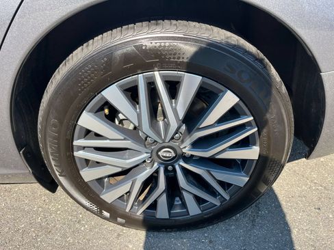 Used 2025 Nissan Altima 2.5 SV FWD image 30