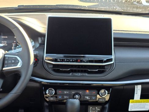 New 2026 Jeep Compass Limited w/ Limited Altitude Pack image 3