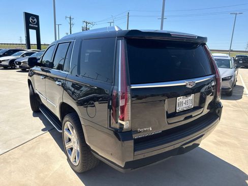 Used 2019 Cadillac Escalade Luxury AWD/4WD image 7