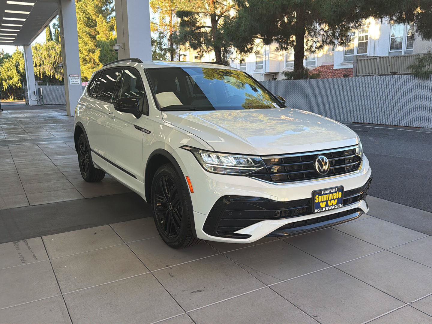 Certified 2022 Volkswagen Tiguan SE R-Line FWD image 7