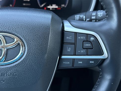Used 2023 Toyota Highlander Limited image 25