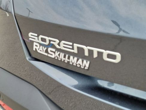 Used 2024 Kia Sorento S w/ Panoramic Sunroof Package image 9