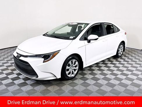 Certified 2025 Toyota Corolla LE image 3