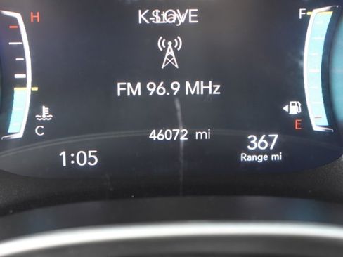Used 2023 Chrysler Pacifica Touring-L FWD image 24