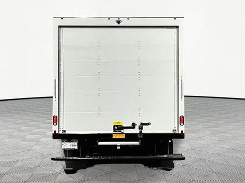 New 2024 Chevrolet Express 4500 4500 Series w/ Power Convenience Package image 4