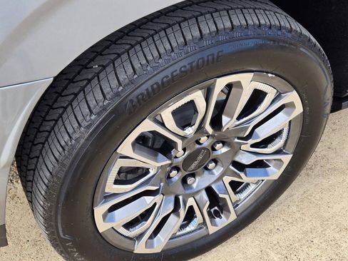 Used 2023 GMC Yukon XL Denali Ultimate image 7