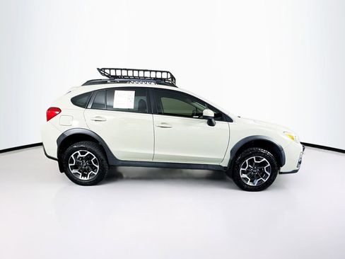 Used 2017 Subaru Crosstrek 2.0i Premium image 11