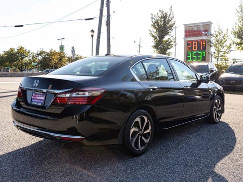 Used 2017 Honda Accord EX image 6
