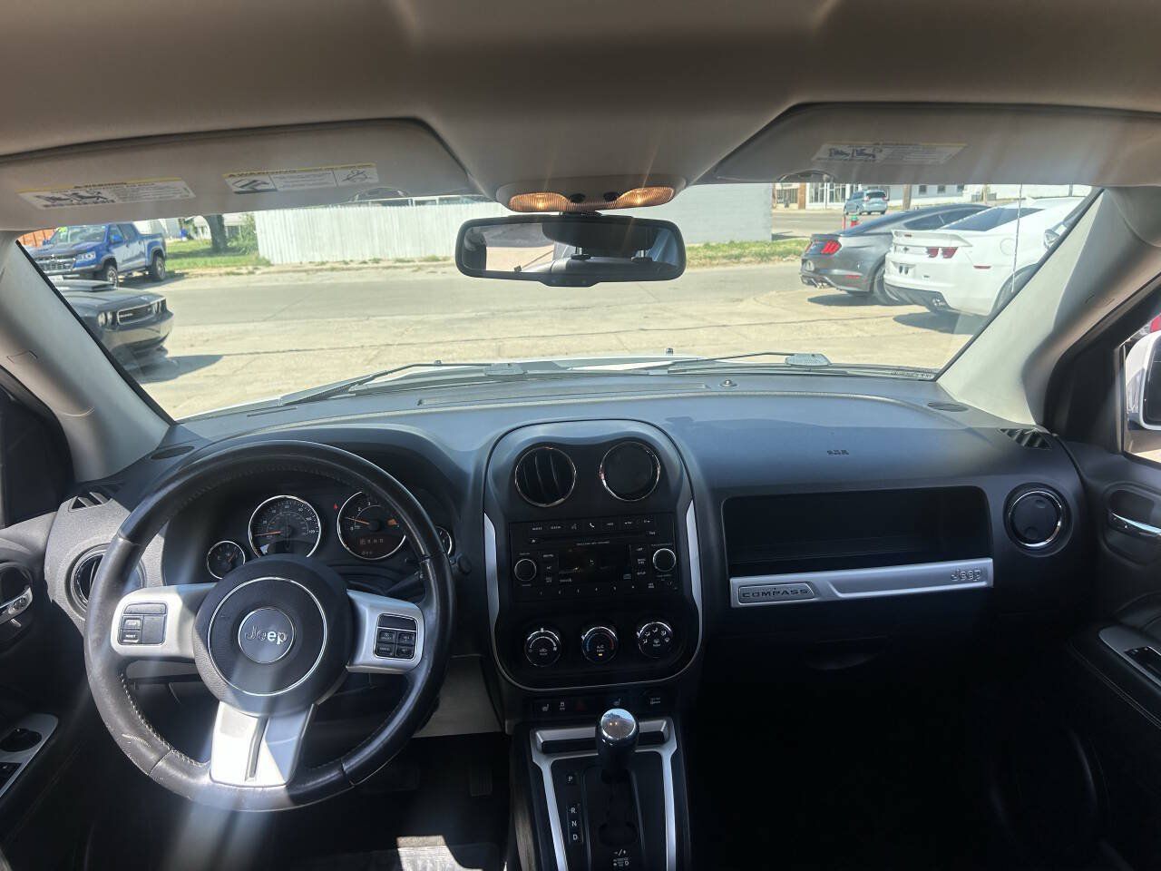 Used 2017 Jeep Compass Latitude FWD image 21