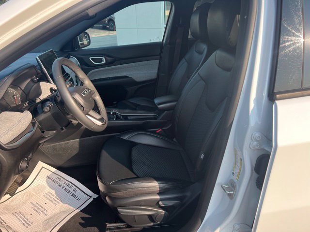 Used 2024 Jeep Compass Latitude AWD/4WD image 10