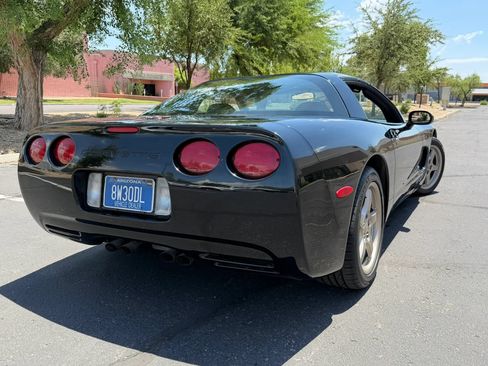 Used 1999 Chevrolet Corvette Coupe w/ Memory Pkg RWD image 2