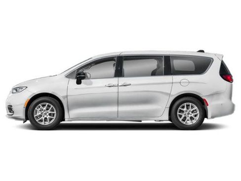 Used 2025 Chrysler Pacifica Select image 3