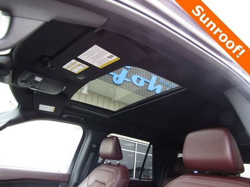 Used 2024 Ford Expedition Limited image 9