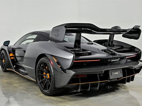 Used 2019 McLaren Senna RWD image 11