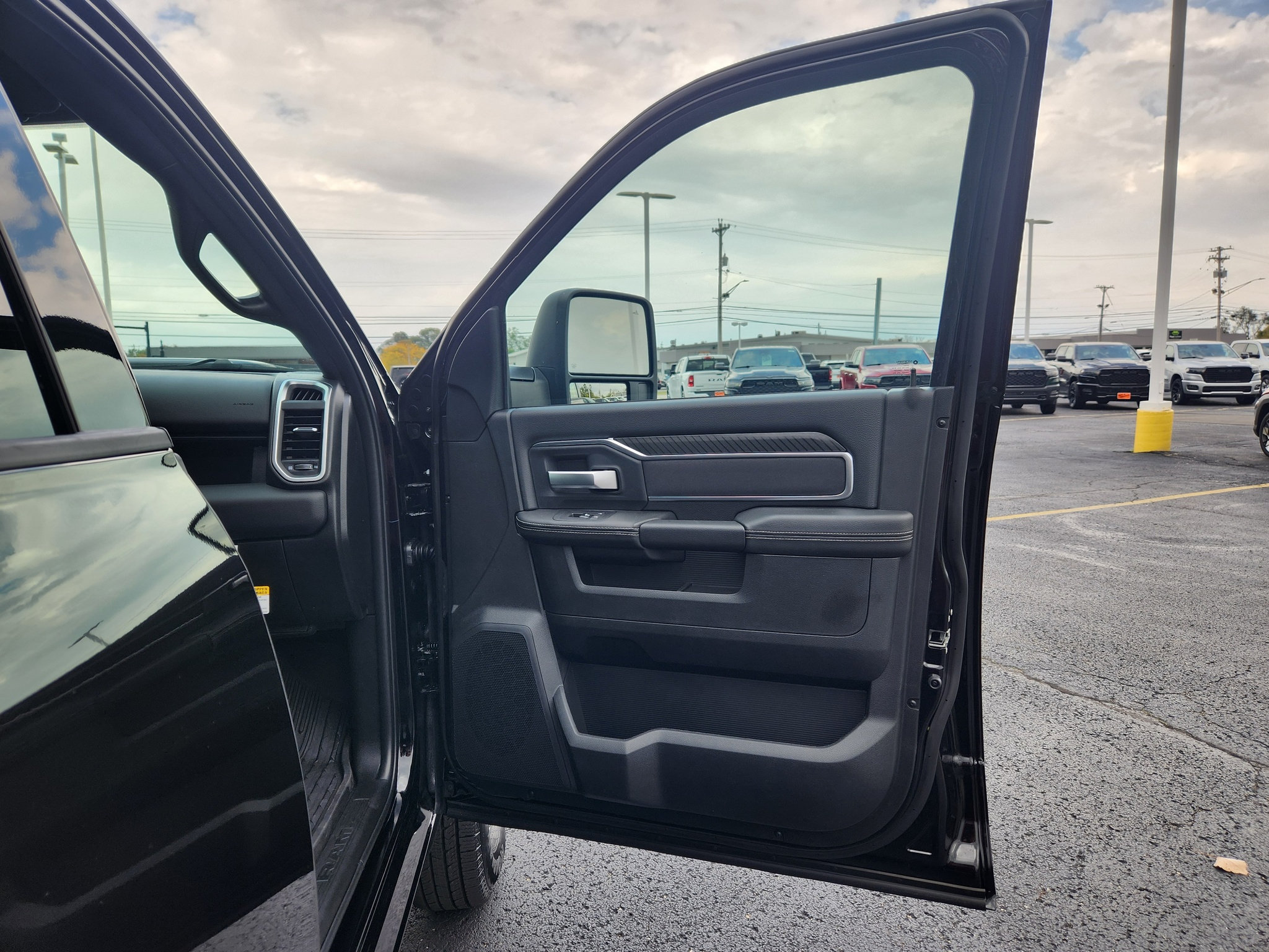 New 2027 RAM 3500 Big Horn AWD/4WD image 32