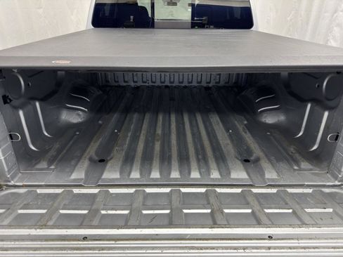 Used 2017 Nissan Titan SV image 30