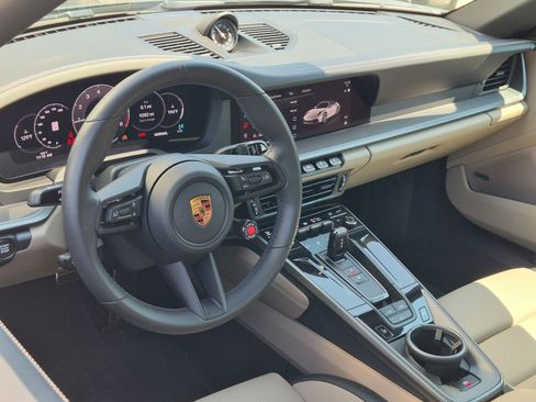 Used 2025 Porsche 911 Carrera RWD image 4